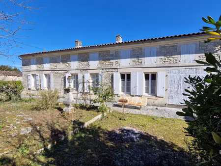 maison à vendre 7 pièces proche de saint hilaire de villefranche (17)