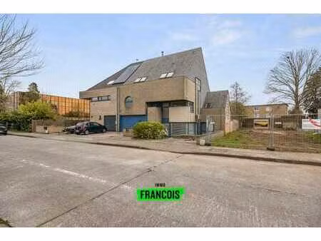 spacieuse maison familiale avec local commercial à vendre à…