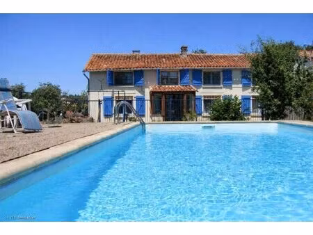 maison de campagne avec piscine près de nanteuil-en-vallée