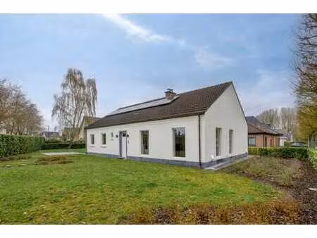 bungalow rénové avec 3 chambres  jardin et garage