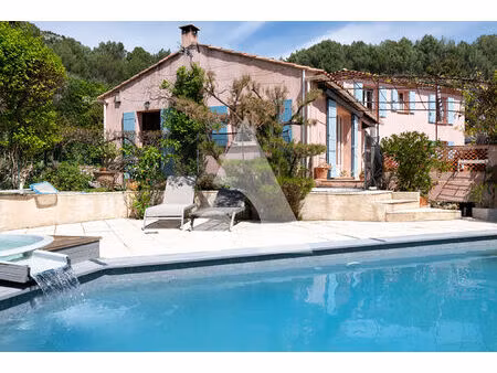 cuges les pins   maison t6 de 180m2 sur 1000m2.