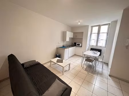 location meublée appartement 1 pièce 17 m² à caussade (82300)  310 €
