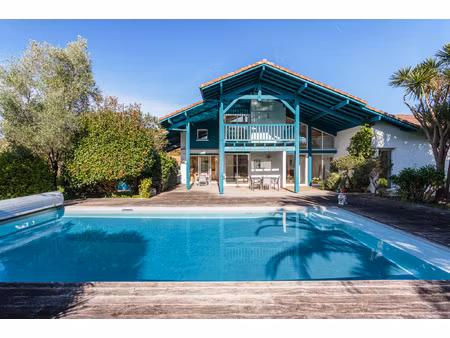 maison t5 avec piscine et garages