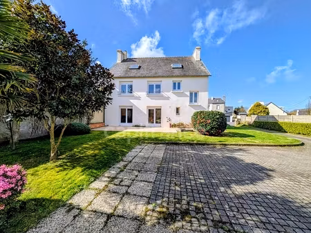 maison familiale aux beaux volumes avec dépendance atelier/double garage à ploudaniel (29)