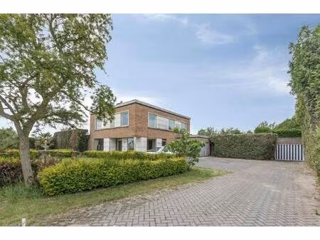 statig te renoveren villa te koop met zwembad nabij brugge