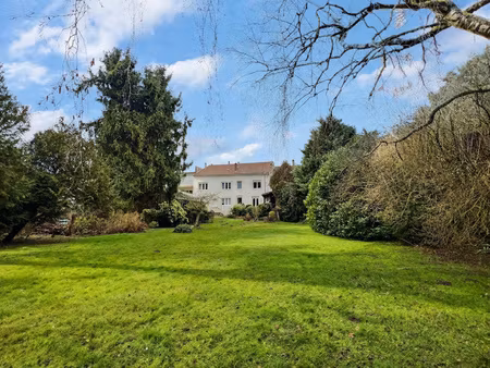 maison mitoyenne de caractère - 248.58m2 - 38 ares 65 - 4 ch