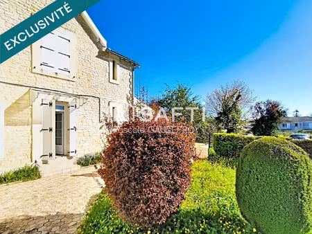 charentaise sans travaux d'environ 120 m² sur parcelle de 487 m².