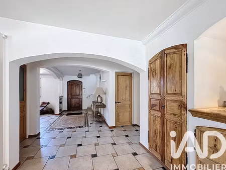 demeure à saint-saturnin-lès-avignon (84450)