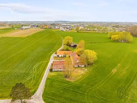 ferme et dépendances à rénover ou reconstruire