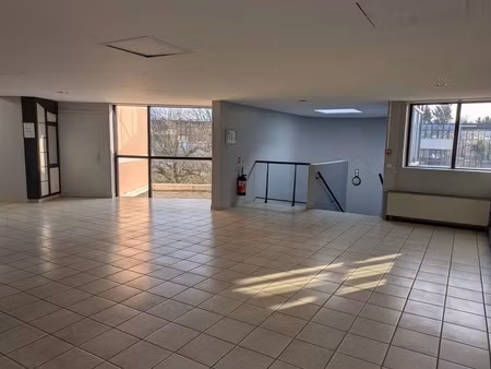 location locaux professionnels 9 pièces 154 m² à barberaz (73000)  2 500 €