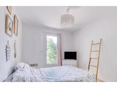 location maison 2 pièces à les eglisottes-et-chalaures (33230)  585 €