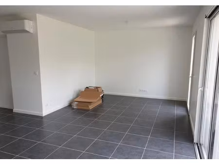 location maison 4 pièces à la lande-de-fronsac (33240)  1 209 €