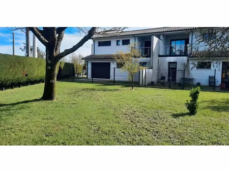 location maison 4 pièces à parempuyre (33290)  1 300 €