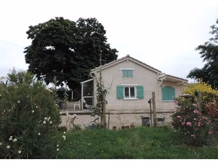 location maison 3 pièces à pineuilh (33220)  930 €