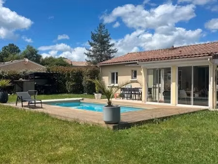 location maison 4 pièces à saint-yzan-de-soudiac (33920)  1 100 €