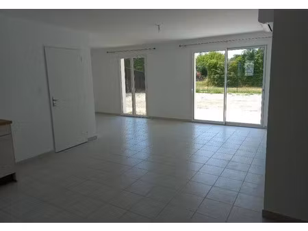 location maison 4 pièces à valeyrac (33340)  925 €