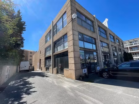 location locaux professionnels 2 pièces 38 m² à mougins (06250)  610 €