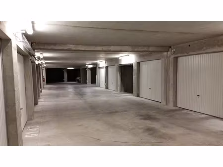 vente garage et parking à la roche-sur-yon centre ville (85000) : à vendre / 14m² la roche