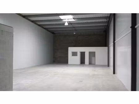 location commerce 250 m² à ballan-miré (37510)