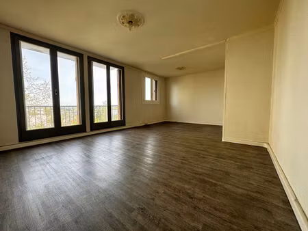appartement de 4 pieces balcon 3 chambres
