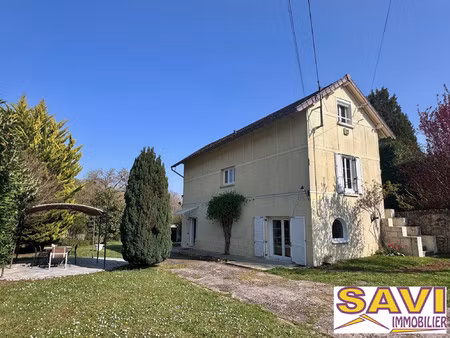 maison au bord du canal du loing