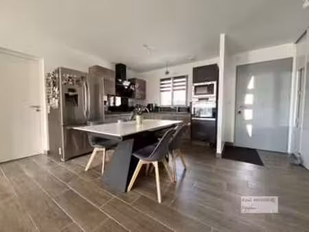 vente maison à croix-chapeau (17220) : à vendre / 96m² croix-chapeau