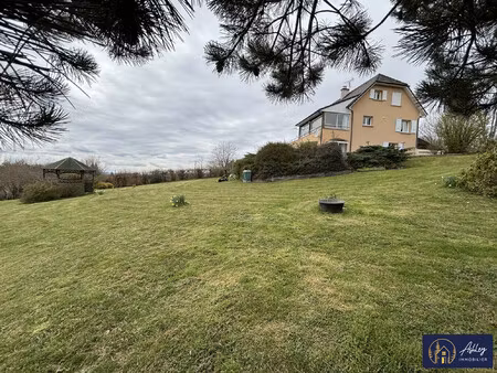 belle maison familiale avec vue panoramique sur les monts du can