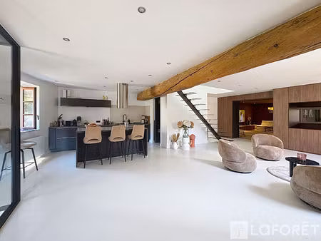 maison de village triplex 190 m² au coeur de saint-romain-au-mont-d'or