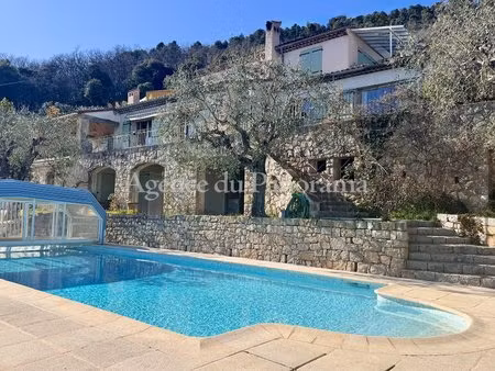 panorama incroyable pour cette splendide villa