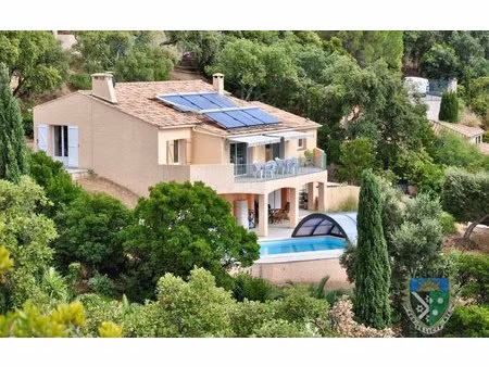 a vendre villa t 7 avec garage piscine sur grand terrain a la londe les maures au domaine.