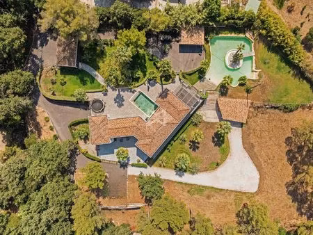 villa d’exception en pleine nature  entre vignes et forêt  à 10 minutes des plages