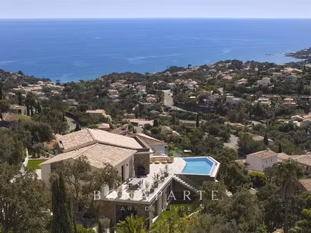 les issambres : villa contemporaine d’exception – 257 m² habitables – vue mer panoramique