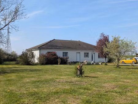 vente maison 5 pièces 149.49 m² à bayet (03500)  200 000 €