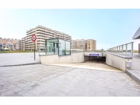 ondergrondse garagebox vlakbij de zee te nieuwpoort
