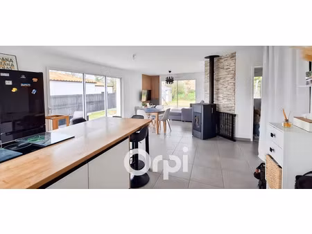 vente maison 4 pièces 81.11 m² à la chaize-le-vicomte (85310)  234 900 €