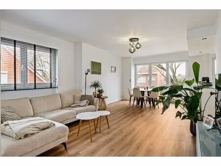 appartement te koop in brasschaat met 2 slaapkamers