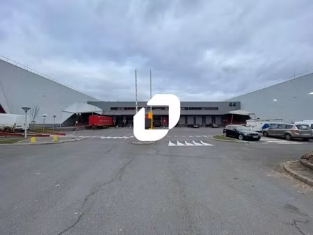 location entrepôt 10 472 m²