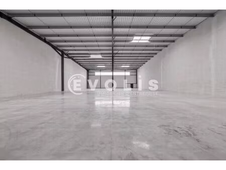location local d'activités 452 m² à 19 199 m²