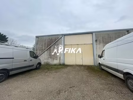 location local d'activités 493 m²