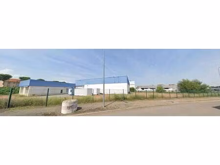 location local d'activités 1 300 m²