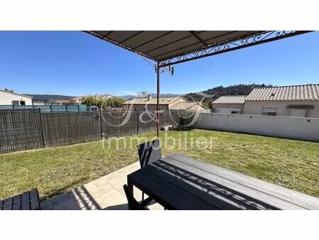 villa de plain pied avec jardin et piscine