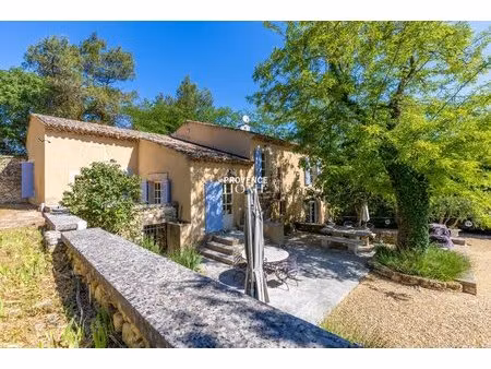 a vendre authentique mas du xviiie siecle avec piscine dans un écrin de verdure a oppede