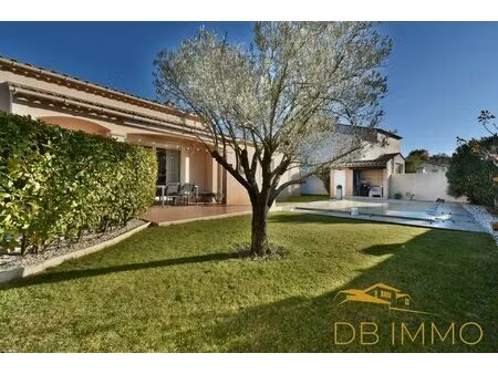 maison contemporaine de plain-pied 5 pièces avec piscine