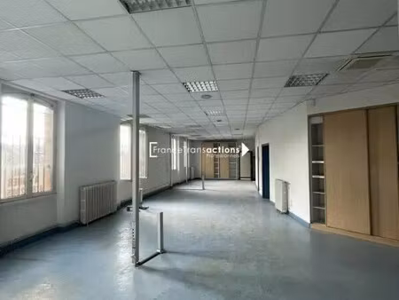 location commerce 150 m²