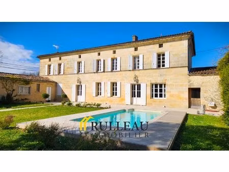 propriete en pierre - saint andre de cubzac centre - 220m2 - terrain 1300m2 - piscine.