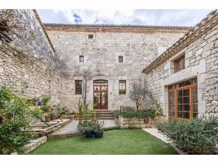 maison de village avec jardin-patio et annexe