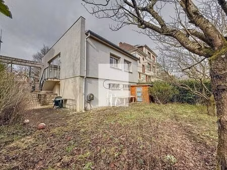 élégante maison familiale avec espaces indépendants