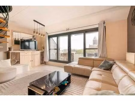 à vendre : spacieux appartement duplex