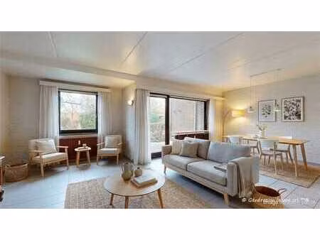 rez-de-chaussée 2 chambres  terrasse et 2 places de parking