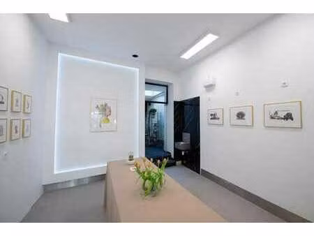 rue haute - magnifique rez commercial complètement aux norme